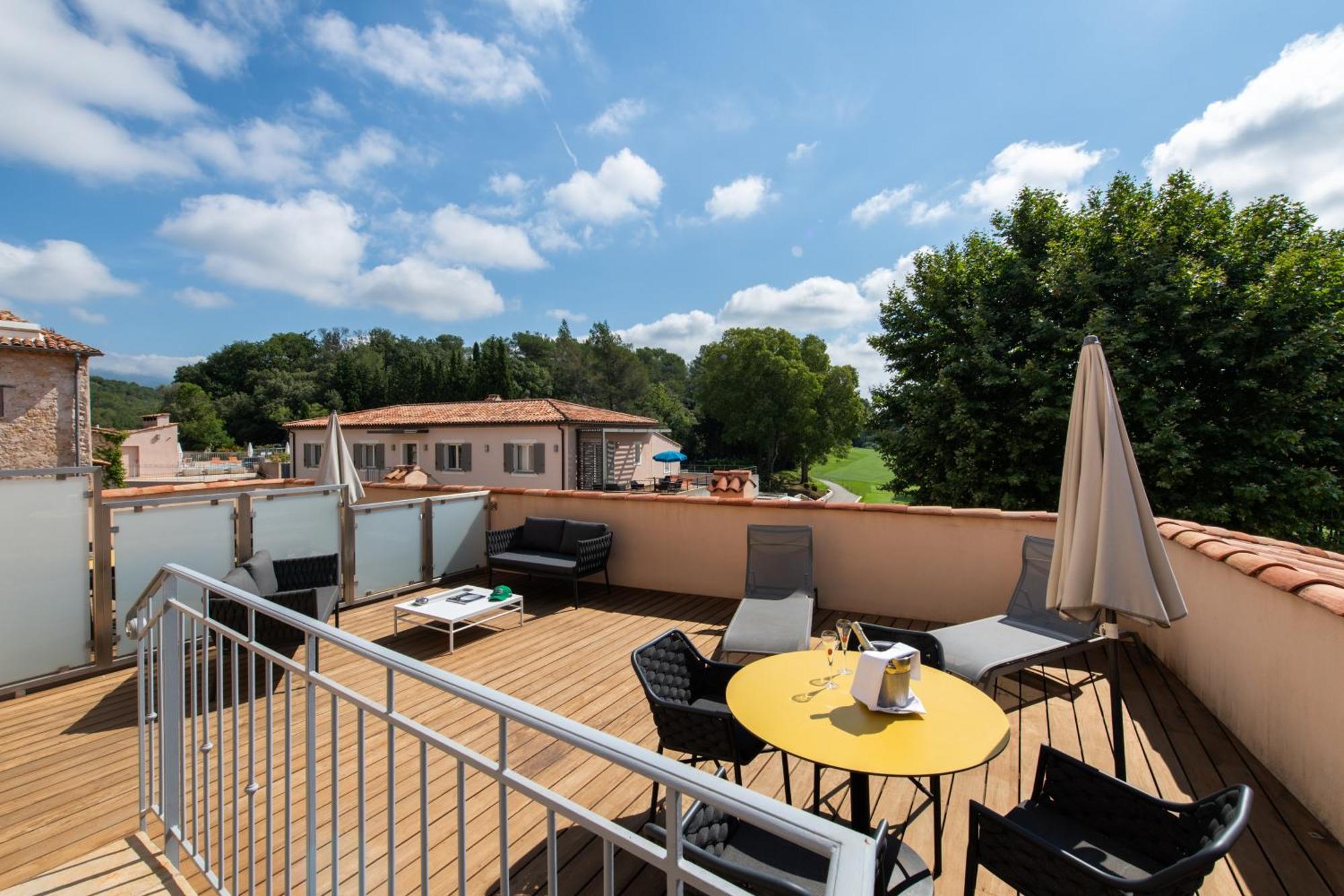 Hotel Golf & Spa Chateau De La Begude The Originals Collection فالبون المظهر الخارجي الصورة