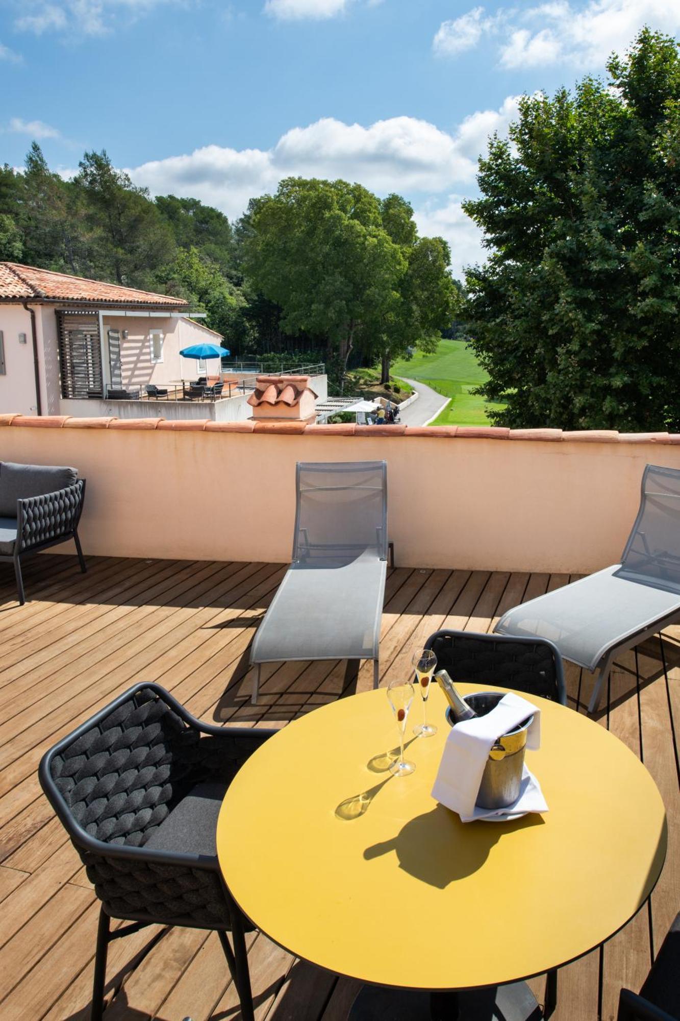 Hotel Golf & Spa Chateau De La Begude The Originals Collection فالبون المظهر الخارجي الصورة